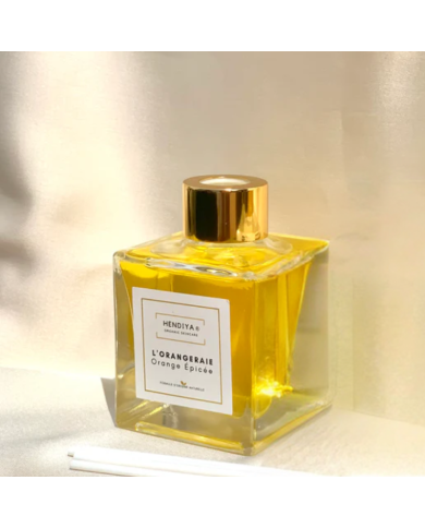 hendiya-organic-skincare-hendiya-lorangeraie-parfum-dambiance-orange-epicee-100-ml-hygiene-maison.png HENDIYA L'ORANGERAIE PARFUM D'AMBIANCE ORANGE EPICEE 100 ML – Image 1